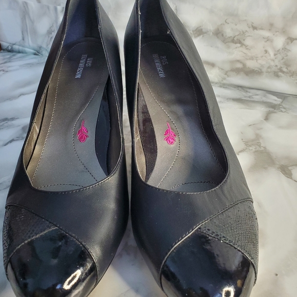 Shoe - Picture 3 of 8